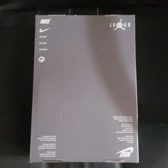 AIR JORDAN 11 RETRO (GS) 'Cool Grey' 2021 - Picture 15 of 16